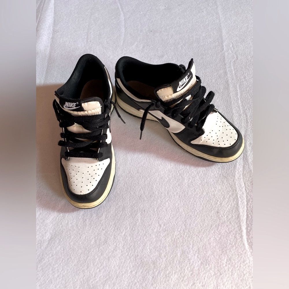 🚫SOLD🚫SOLD🚫Nike Black and White Panda Sneakers Size 6.5 Classic Design - Picture 3 of 9